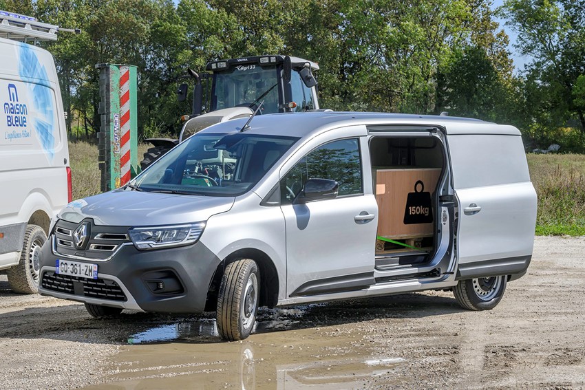 Stockholms stad har satsat på fossiloberoende lätta lastbilar, som Renault Kangoo E-Tech, för närtransport.