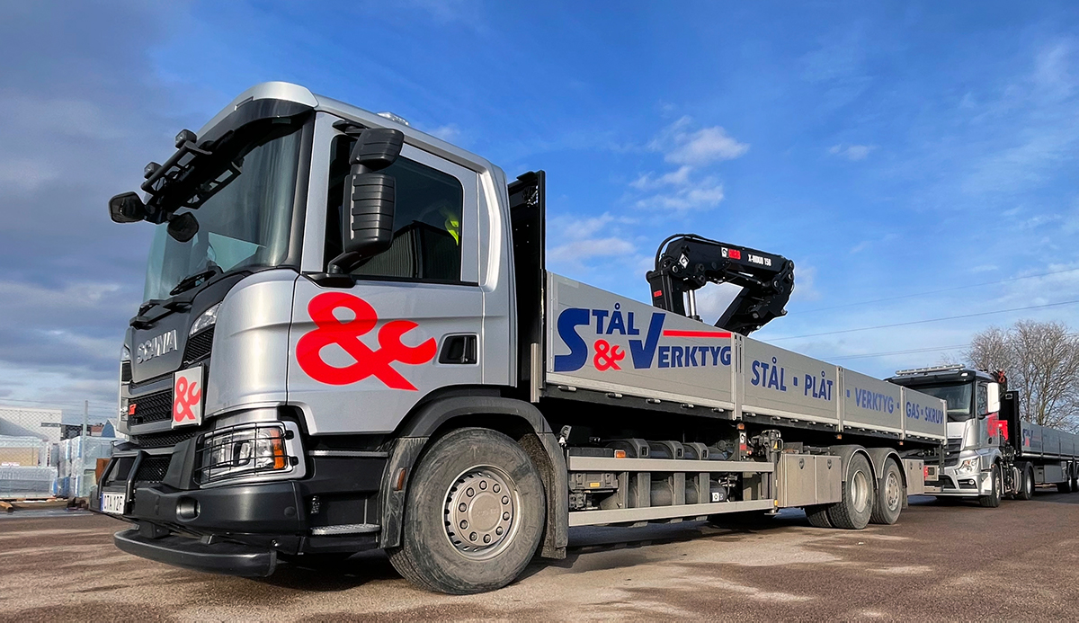 Stål & Verktyg satsar på biogaslastbil för distribution av tungt material